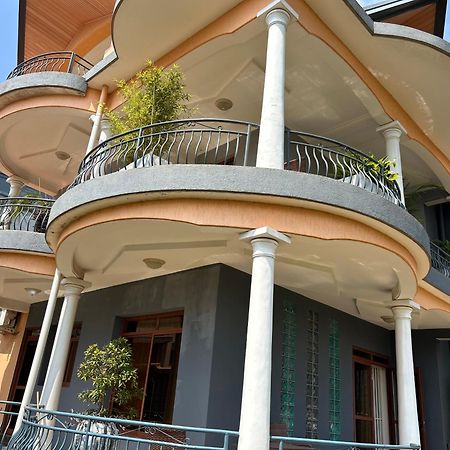 The Vibrant Lodge Gacuriro Kigali Exterior foto